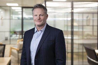 Caldwell erweitert seine globalen Finanzdienstleistungen und Immobilienkompetenzen durch die Aufnahme von Ben Sturnham als Partner