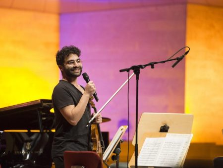 Miki gestaltet Silvesterkonzert der Philharmonie Essen mit großem Sinfonieorchester
