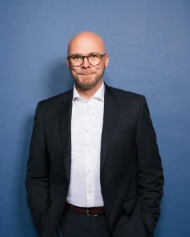 Bayerns Digitalminister Dr. Fabian Mehring besucht aconitas GmbH in Mertingen