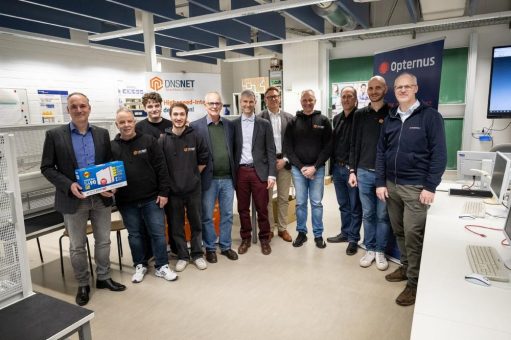 Lichtschnelle Vorweihnachtsfreude am Berliner Oberstufenzentrum IMT