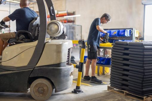 Schutz kritischer Infrastruktur im Logistikumfeld: SlowStop® Schutzsysteme auf der LogiMAT 2026