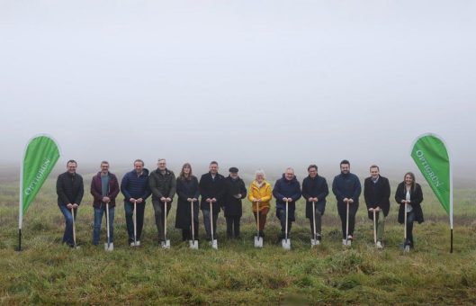 Die Optigrün international AG stellt mit dem Spatenstich für das neue Firmengebäude die Weichen für die Zukunft in Sigmaringen.