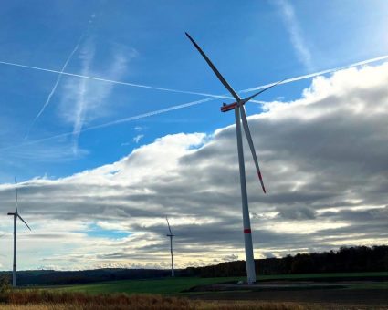 Erfolgreiche Inbetriebnahme: BayWa r.e. übergibt Windpark Dollenkamp an ENOVA
