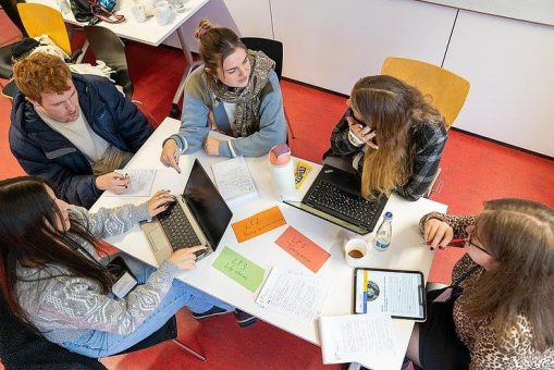 Demokratie, Sprache und Teilhabe: International Winter School bringt Lehramtsstudierende aus Deutschland, Israel und Nordirland zusammen