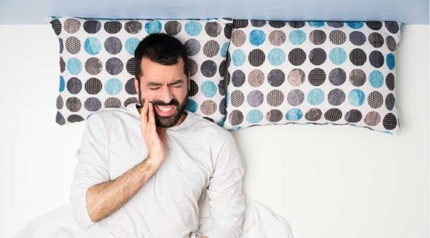 Zu wenig Schlaf, entzündetes Zahnfleisch? Der unterschätzte Zusammenhang zwischen Schlaf und Mundgesundheit