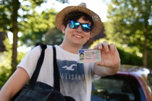 TÜV SÜD: Gut vorbereitet das erste Mal mit dem Auto in den Urlaub