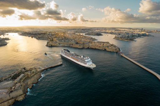 Frisch umgebaute MSC Magnifica verlässt Trockendock in Malta und startet in ihre Mittelmeer-Wintersaison