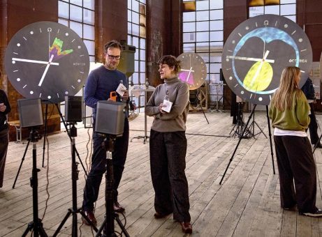 Ausstellung von Lernenden der Grafikfachklasse zu Energie, Nachhaltigkeit und Umweltschutz