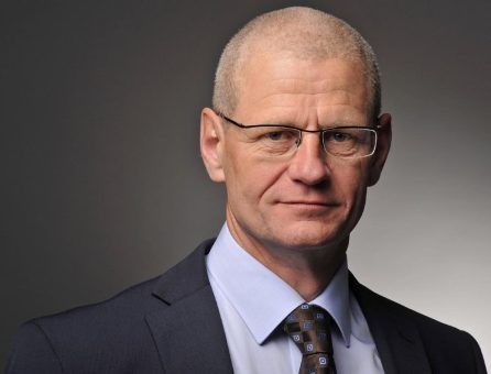 Stärkung der Nutzfahrzeug-Sparte: Elting verleiht Roland Wimmer Prokura