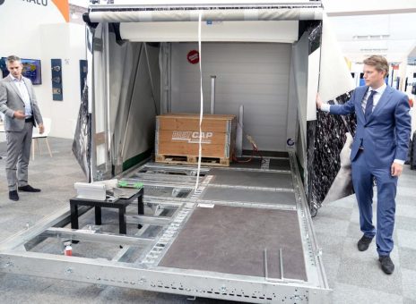 Elting und Netcap bieten Auflieger mit Schiebebügelverdeck in Schraubbauweise