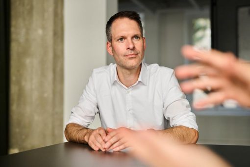 Über ein Jahr EU AI Act: Öffentliche Einrichtungen zwischen Pflichten und Chancen