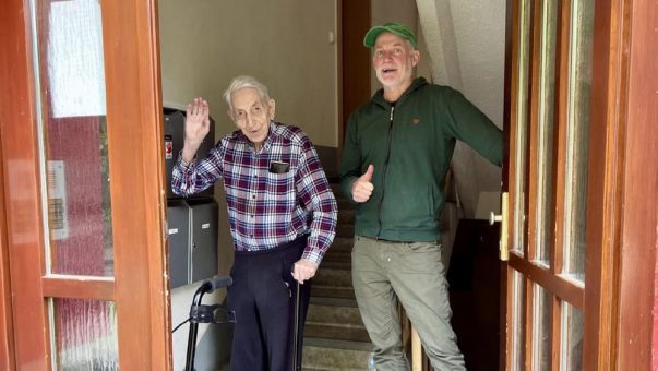 Neuanfang im Pflegewohnheim – wie Ehrenamt den Abschied erleichtert