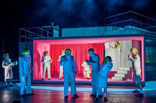 Mit Hurra in den Abgrund