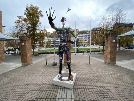 Der „Plastikmensch“ zu Gast beim Stuttgarter Umweltministerium