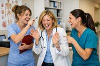 Mehr Freude im Praxisalltag: Wie Weiterbildung MFA, Praxismanager und Ärzte im Gesundheitswesen nachhaltig stärkt