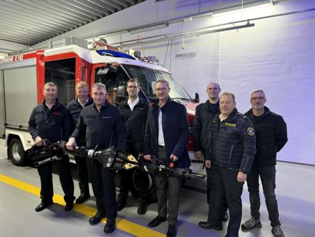 Neuer Ausbildungs-Rüstsatz übergeben