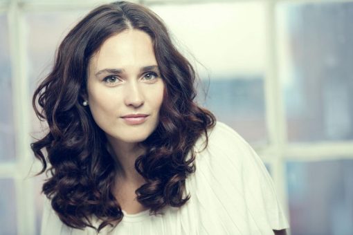 Pianistin Anna Vinnitskaya spielt gemeinsam mit ihren Studierenden