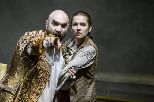 Hilsdorfs Inszenierung von „Kain und Abel“ verabschiedet sich