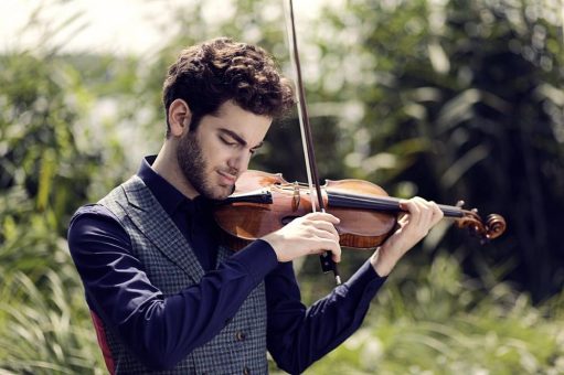 Emmanuel Tjeknavorian spielt Tschaikowskis Violinkonzert