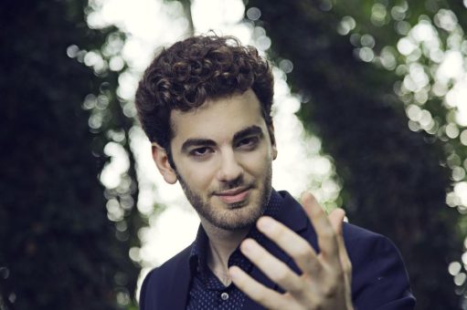 Emmanuel Tjeknavorian dirigiert Mozarts „Jupiter“-Sinfonie