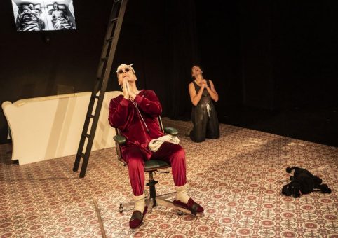 Zwei traurige Clowns suchen den Sinn des Lebens