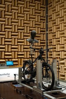 Nur ein leises Fahrrad ist ein hochwertiges Rad: Neuer Akustikprüfstand von EMEC Prototyping setzt Maßstäbe bei der Geräuschdetektion und -klassifizierung oder NVH