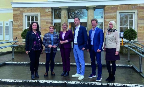 „Ein Schmuckstück der Versorgung“: Vertreterinnen von Bundes- und Landespolitik zu Gast in der Rehaklinik Bad Boll