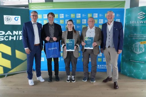 Einsatz für Fairness – Der Bayerische Fußball-Verband BFV und SELLWERK mit Das Örtliche ehren 21 Schiris mit „Danke Schiri“