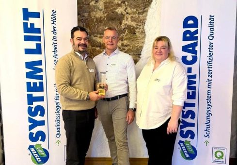 LINDIG Fördertechnik ist „Schulungszentrum des Jahres 2025“ im SYSTEM LIFT-Verbund