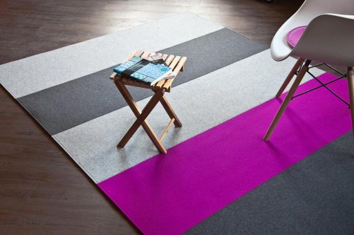 Teppich, Polster, Vorhang: Welche Fasern atmen wir zu Hause ein?