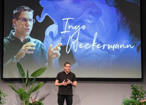 Burnout in der Pflege: Warum meist die guten und engagierten Kräfte ausbrennen und auf welche Warnsignale man achten muss.