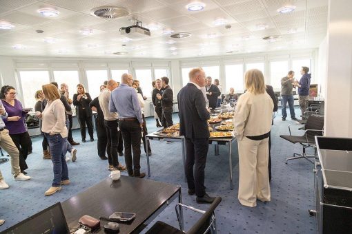 Meilenstein für technische Kommunikation: gds Sprachenwelt feiert 25-jähriges Bestehen und erhält IHK-Ehrenurkunde