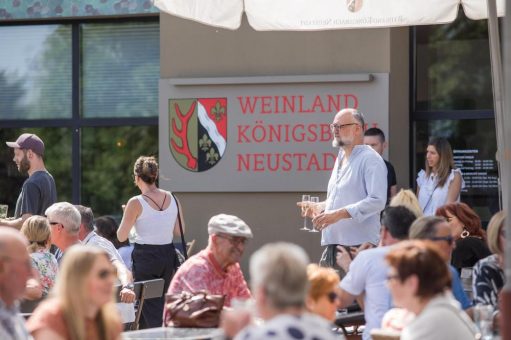 Federweißer Ausschank bei Weinland Königsbach