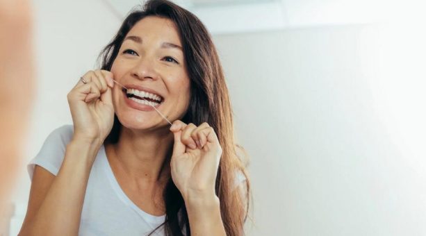 Gesunde Zähne ab 50: Warum Zahnpflege jetzt neu gedacht werden sollte