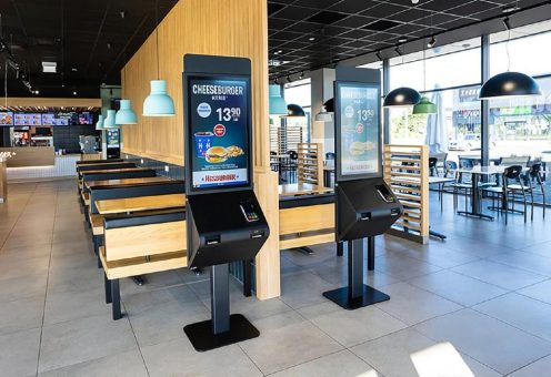 EuroShop 2026: Das Selfservice-Terminal POLYTOUCH® PASSPORT 32 feiert seinen 10. Geburtag