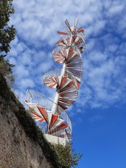 Der Traum vom Fliegen – Feuerverzinktes Denkmal für den Schneider von Ulm