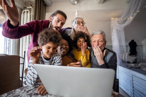 VIDEO.TAXI präsentiert auf der IBC 2025 Live-Untertitelung und Übersetzung