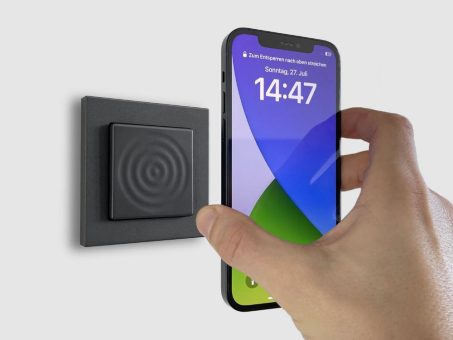 WallBase bringt kabelloses Laden d⁠i⁠r⁠e⁠k⁠t⁠ an die Wand