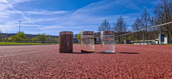 Umweltverträgliche Reinigung von Rundlaufbahnen auf Sportanlagen