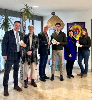 Gemeinsam Gutes tun: Personalrat des Landratsamtes Donau-Ries übergibt 2.100 Euro an regionale Organisationen