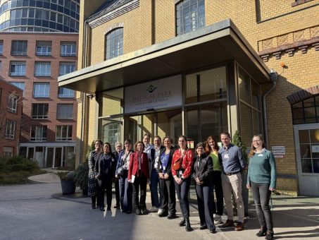 Frankreich blickt nach Berlin: Delegation besucht Medical Park Berlin Humboldtmühle