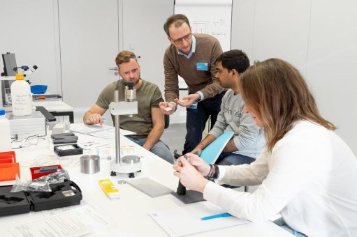 SKZ führt neuen Abschluss „Qualitätssicherungsexperte Kunststoff“ ein