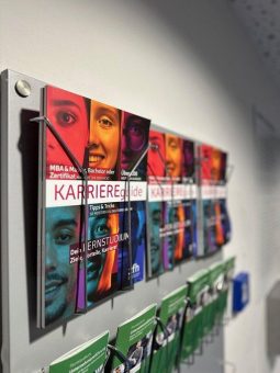 KARRIEREguide: zfh-Fernstudiengänge entdecken und beruflich durchstarten!