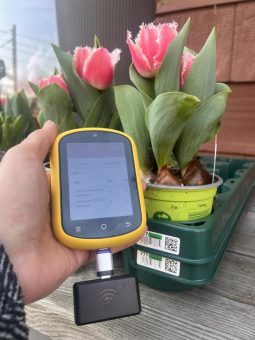 RFID- und Barcode-Tracking für RTIs: TUND Smart-Adapter digitalisiert Mehrweg-Transportbehälter in der Intralogistik