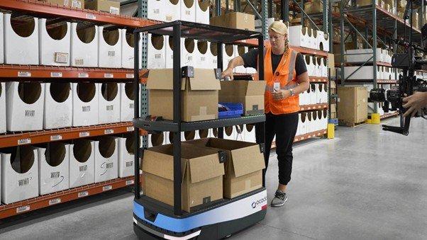 Performance Health verdoppelt die Effizienz der Auftragsabwicklung mit den autonomen mobilen Robotern von Ocado