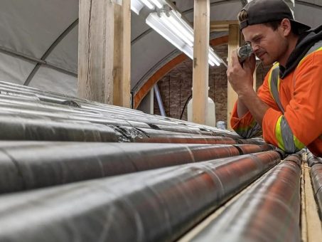 Gold Terra: Volltreffer gleich zu Beginn – 8,20 g/t Gold über mehr als 20 Meter!