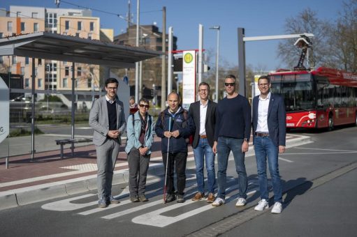 Blindenleitsystem, akustische Ampeln, Querungen: Barrierefreier Ausbau an der Bissierstraße erfolgreich abgeschlossen