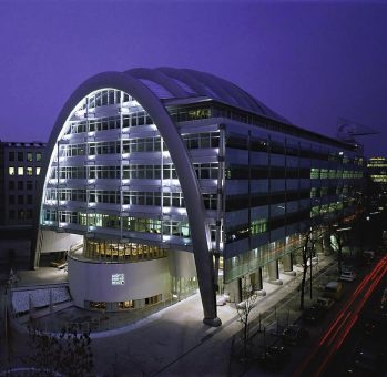 IHK Berlin verbessert ihren Kundenservice mit neuer digitaler Kundenplattform