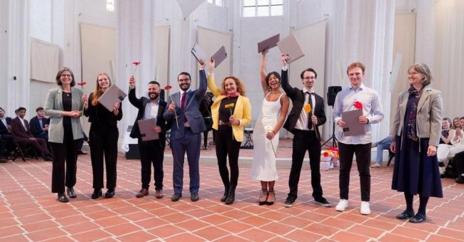 „Simply the best“ – die Absolvent:innen des  Wintersemesters 2025/2026