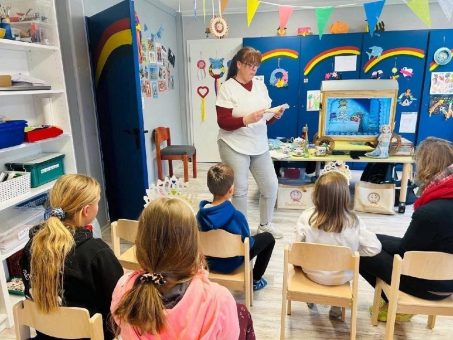 Krummhörn-Greetsiel / Lükko-Leuchtturm-Kinderhaus in Greetsiel:  „Deichkrönchen“ Lesung und Erzähltheater